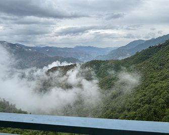 The Happy Land - Масурі - Балкон