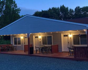 Clean & Cozy 1BR Apt#4 w/Full Kitchen & Private Bath - Ellsworth - Pátio