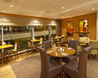 بريميير إن ليفربول خون لينون أيربورت - ليفربول - مطعم