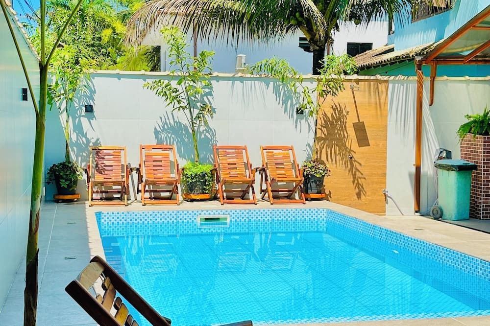 بوزادا كاميلا - باراتي - حوض السباحة