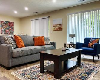 729 Keenway Cr. Unit A - Kalamazoo - Living room