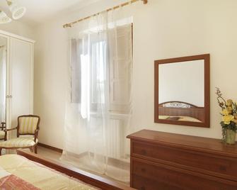 Spacious Holiday Accommodation - Fresh Mountain Air with Stunning Coastline View - Fasano - Dotazioni in camera