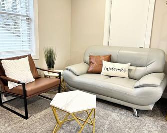 The Loft- Adorable Studio, Valparaiso University Short Term stays - Valparaiso - Living room