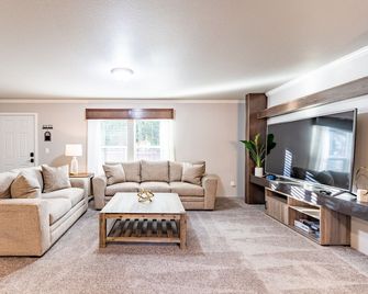 Comfy/Bright/Executive Ideal for mid term stays brbr - Arlington - Sala de estar