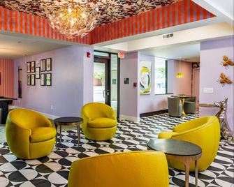 Hive House - Cary - Lounge