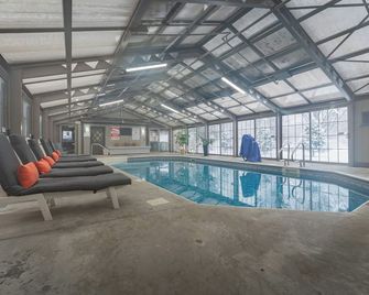 Sun & Ski Inn And Suites - Stowe - Pool