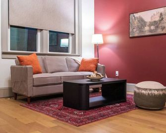 Scarlet Suite - Sedalia - Huiskamer