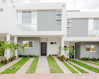 Premium Celebrity II Puerto Morelos - Puerto Morelos - Gebäude