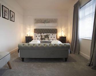 Doctors lane Stylish 3 Bedroom Family House with Parking - Melton Mowbray - Bedroom