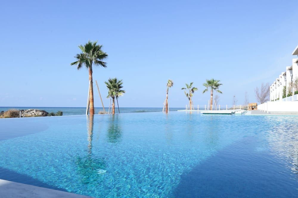 لا سيستا بيتش ريزورت - بيروت - حوض السباحة