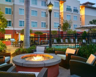 Residence Inn by Marriott Fort Myers at I-75 and Gulf Coast Town Center - Fort Myers - Binnenhof