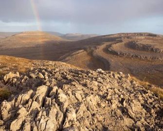 Burren Bushcraft - Camping & Adventures - Carran - Edificio