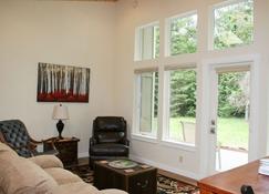 New Waterfront Cabin near Olympic National Park - Port Angeles