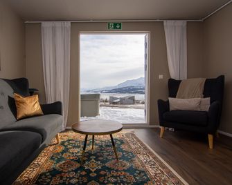 Viking Cottages & Apartments - Akureyri - Wohnzimmer