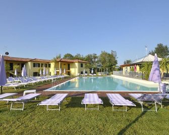 Residence Karina - Moniga del Garda - Piscina