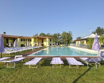 Residence Karina - Moniga del Garda - Pool