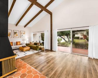 K0239 - 2/2 ground level condo with large private foyer- Christopher Kennedy Des - Palm Springs - Living room