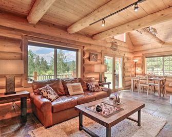 Chic Fairplay Cabin With Deck And Mounta - Fairplay - Living room