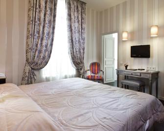 Hotel Saint Petersbourg Opera - Paris - Bedroom