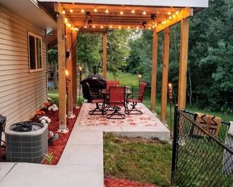2 Bedroom Oasis! Mother In-Law Apt Forest Lake, Mn - Forest Lake - Patio