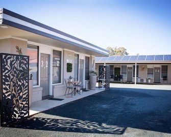 Cameo Inn Motel - West Wyalong - Gebäude