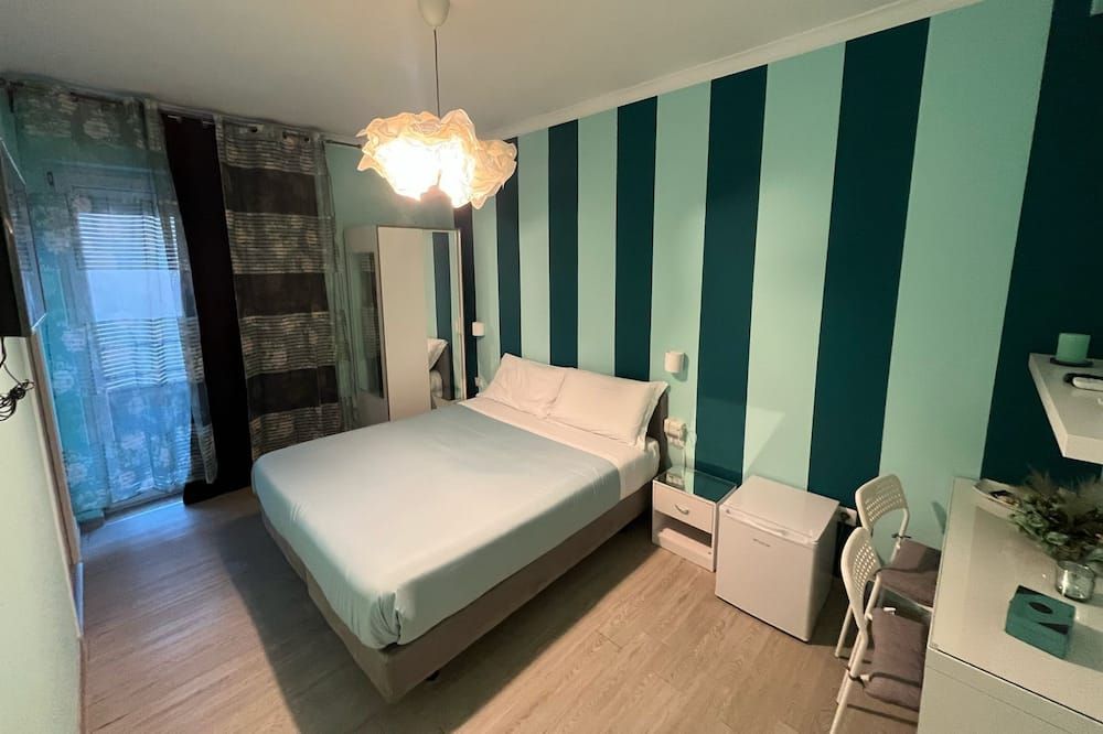 إف رومز - نابليس - غرفة نوم