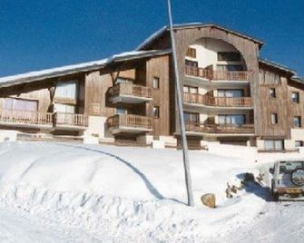 Cozy 4-Person Apartment, 200m from Slopes and Shops, South-West Balcony - Crest-Voland - Building