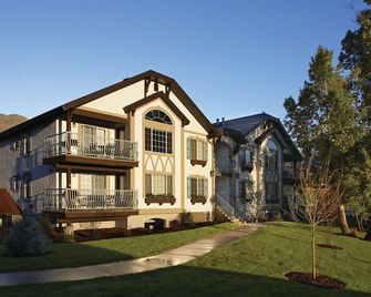 All the comforts of home! - Midway - Building