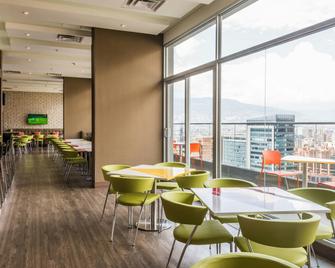 Hampton by Hilton Medellin - Medellín - Restaurante