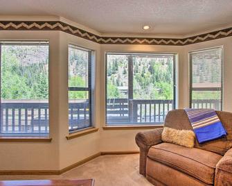 Impressive Ouray Retreat with Patio, 1 Mi to Main St - Ouray - Living room