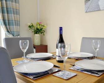 2 bedroom accommodation in Tywyn - Tywyn - Essbereich