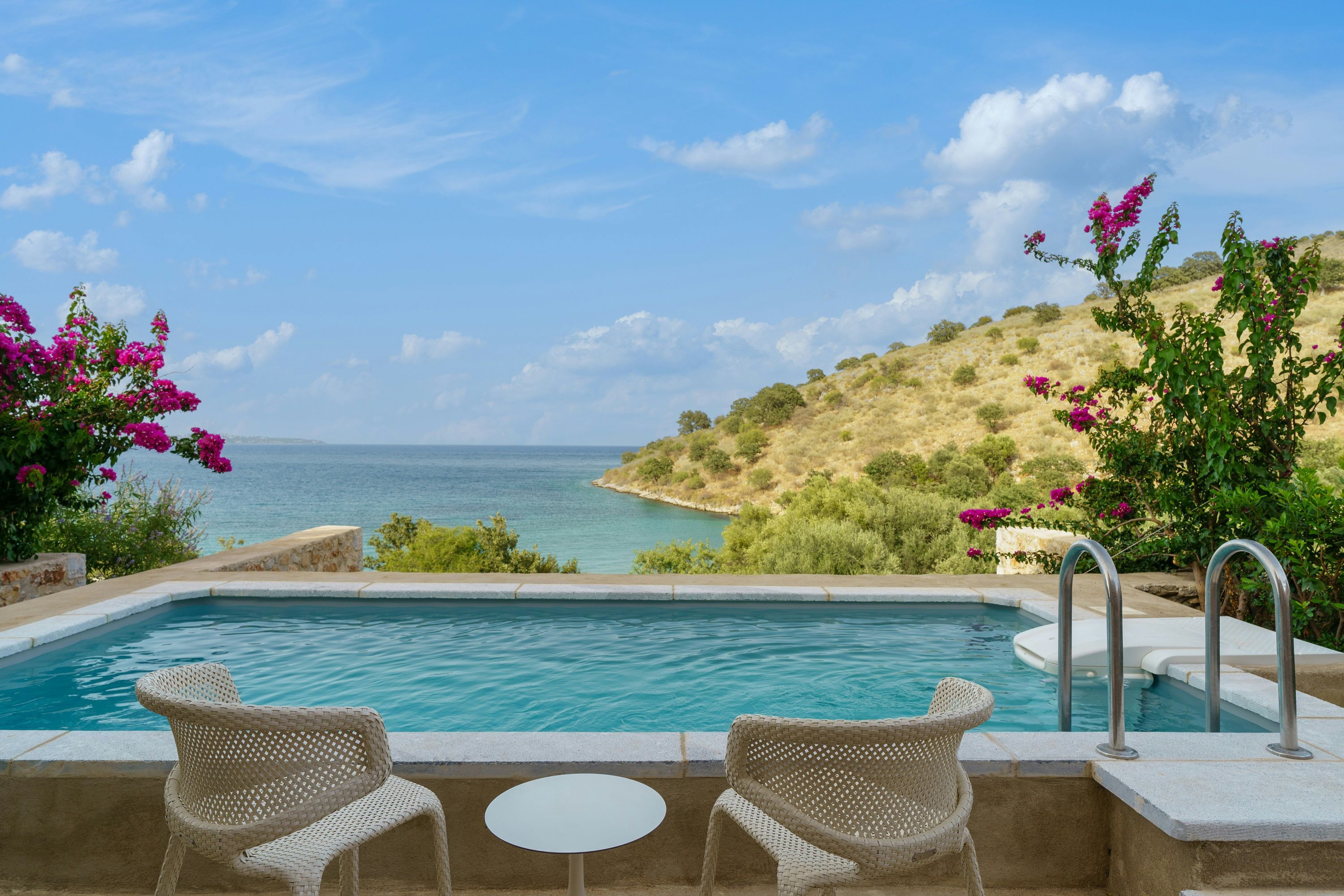 100 Rizes Seaside Resort- Small Luxury Hotels of the World - גיתאיו - בריכה