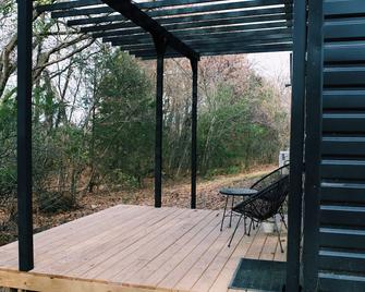 Studio Z - modern space 2mi from Choctaw Casino - Durant - Patio