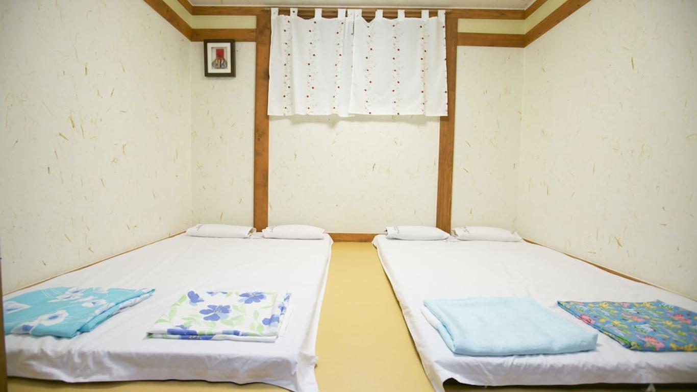 Bukchonmaru Hanok Guesthouse (Korea Quality)