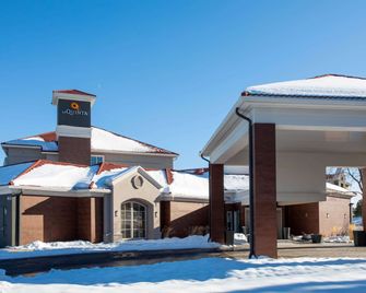 La Quinta Inn & Suites by Wyndham Denver Boulder-Louisville - Louisville - Edificio