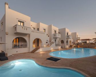 Mitos Suites - אגיוס פרוקופיוס - בריכה