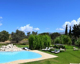 Simatos Apartments and Studios - Lassi - Piscina