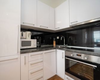 Funtastic Apartment with Private Heated Pool - Novalja - Kitchen
