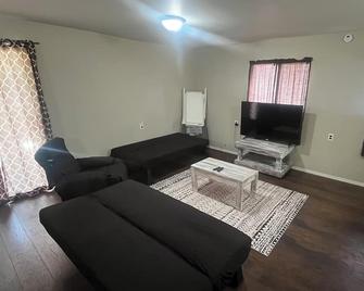 Guesthouse Sleeps 7 Kitchen Washer Dryer Dishwasher New Queens - Pittsfield - Wohnzimmer