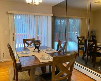 Amazing Home Near West Point, Shopping, Skiing and Legoland - Monroe - Eetruimte