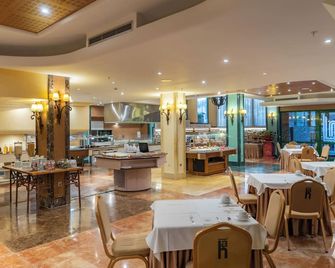 إم إا أوامارينا كوستا ديل سول - توريمولينوس - مطعم