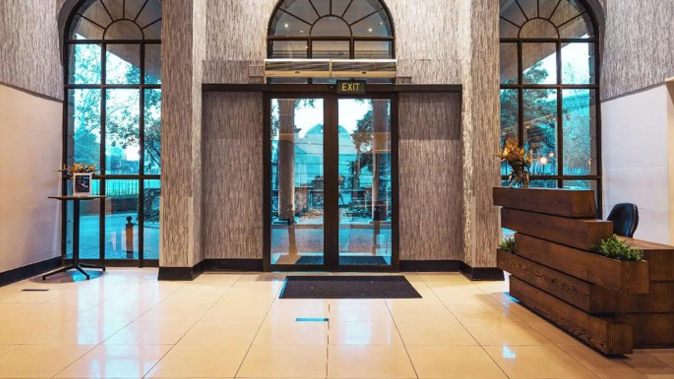 Piazza Hotel