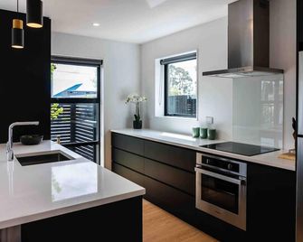 New State Of The Art Sunny Warm free Park - Christchurch - Dapur