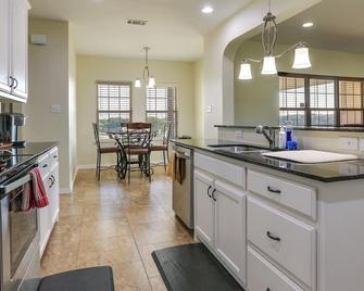 ~ 10 Mi to Dtwn McKinney: Home w/ Patio & Yard - McKinney - Kitchen
