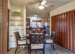 Affordable condo, beach trail, close to shopping - Princeville - Dining room