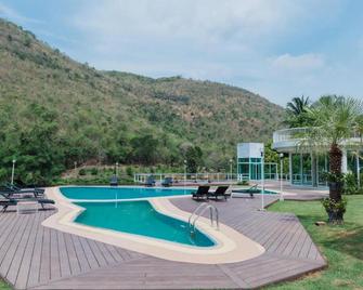 Erachon Raft Resort - Si Sawat - Piscina