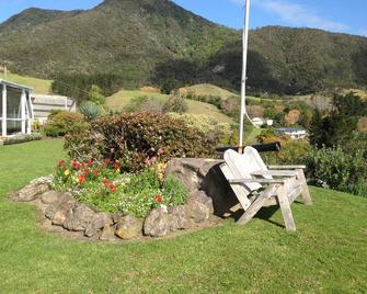 Romantic private getaway with spectacular views and direct beach access - Whangarei - Innenhof