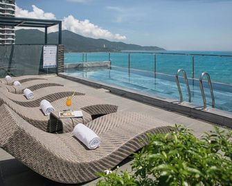 Mangata Beachfront Hotel - Rooftop Bar Sea View - Da Nang - Balcone
