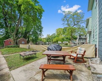 Comfort, Fun, and Retro Retreat - Royersford - Patio