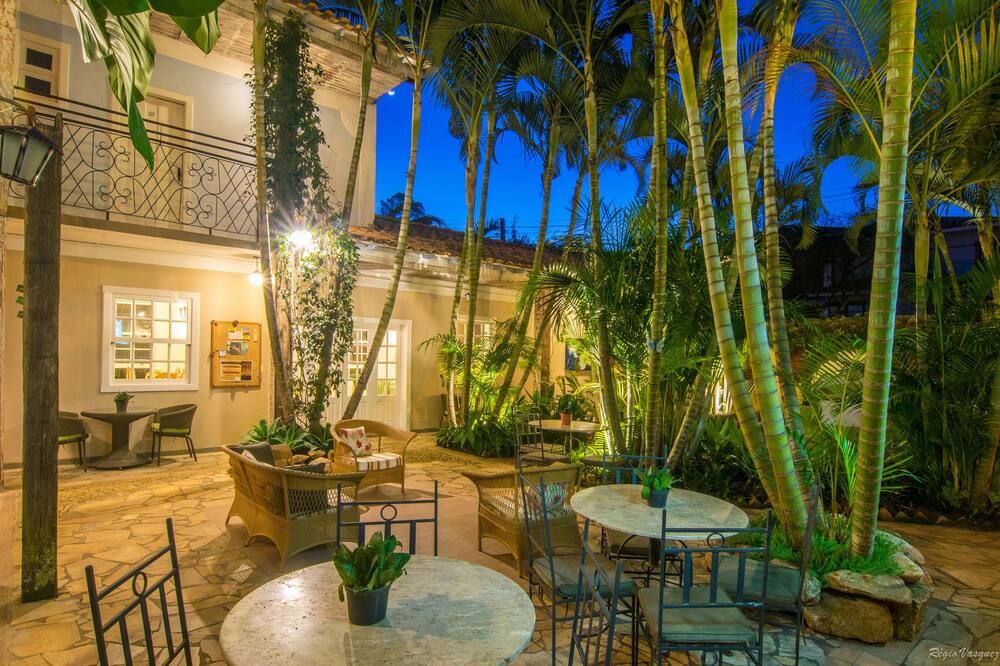 بوزادا فيلا آلفيريس - تيرادينتيس - شرفة مرصوفة